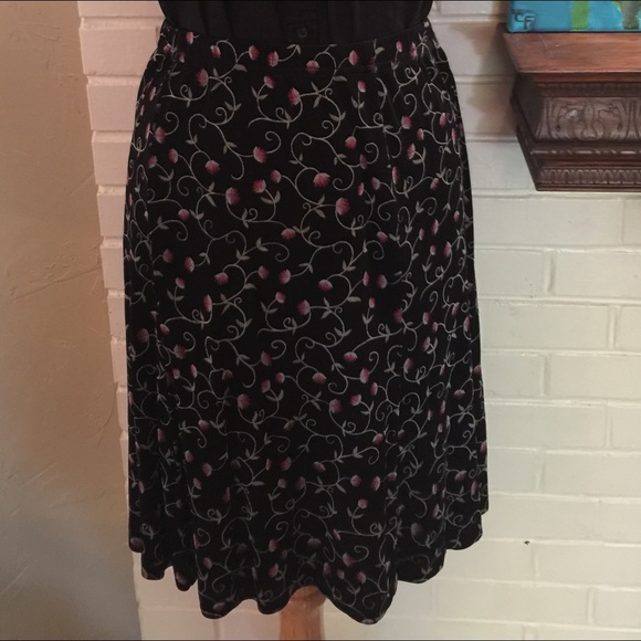 Skirt/RESERVED UNTIL 01/11/2017