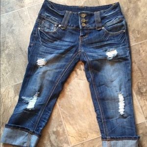 New! Almost famous size 5 capri jeans