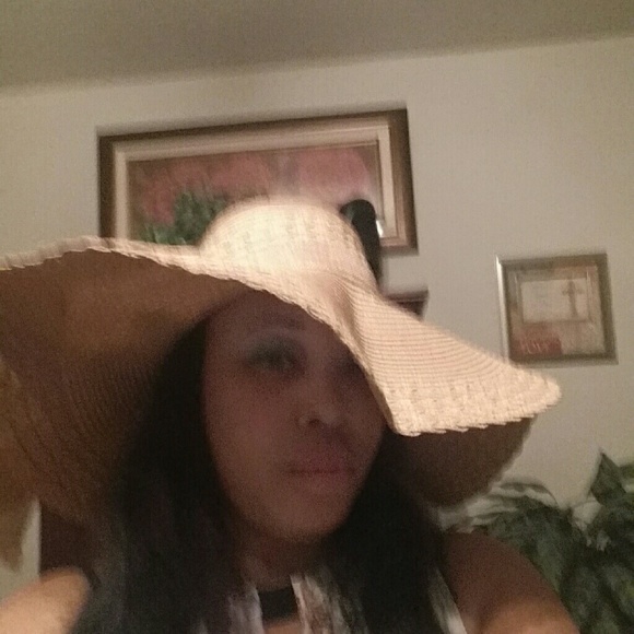Wide Large Brim floppy hat - Picture 3 of 7