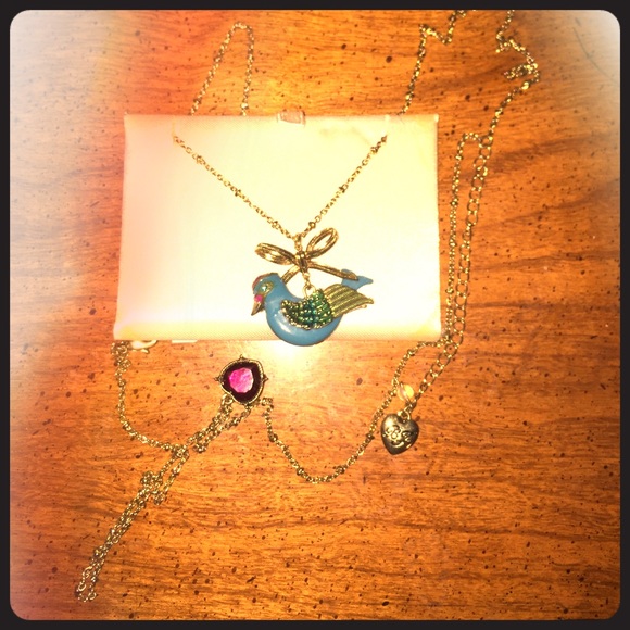 Betsey Johnson bird  necklace