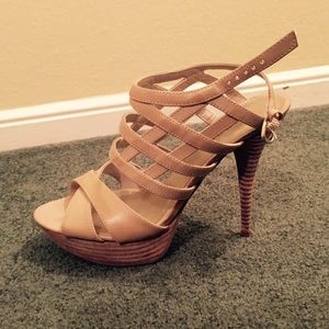 Gorgeous Never worn Tan Guess Heels, Size 7