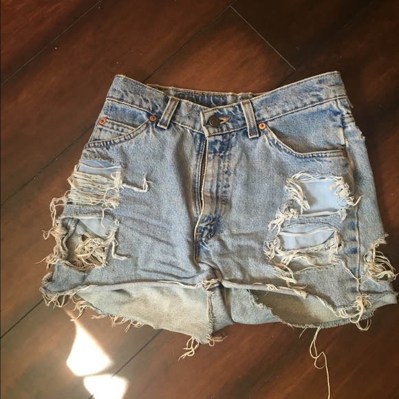 Levi high waisted shorts