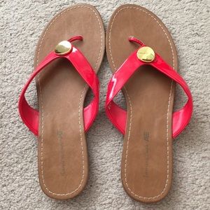 Red patten leather flip flops