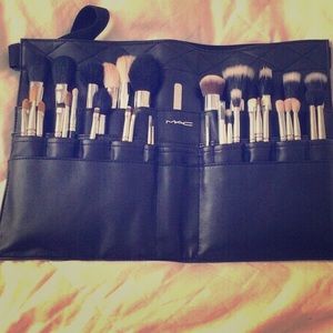 Authentic Mac brush set