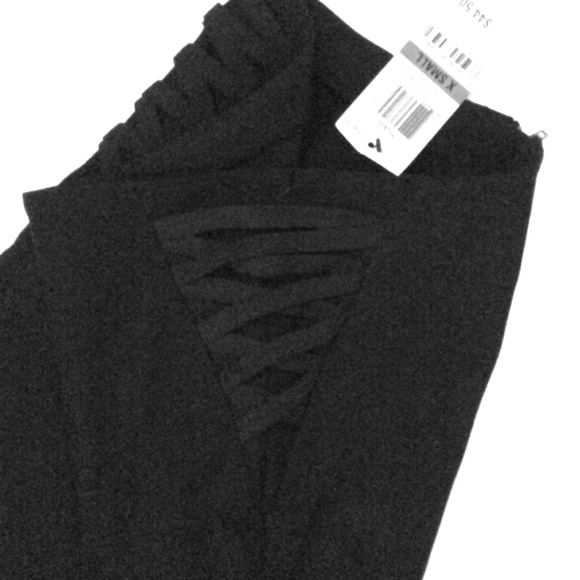 Super cute corset-style lace up leggings! 💟