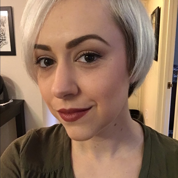 Meet your Posher, Danielle - Picture 1 of 1