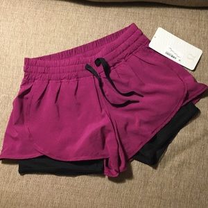 Lululemon hot to street short
