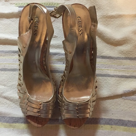 Size 10 Authentic guess shoes never worn new.
