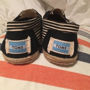 New!!!Selling my husbands Toms that did not fit.