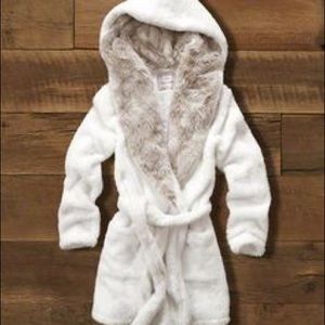 Abercrombie & Fitch Intimates & Sleepwear - NWT Abercrombie & Fitch Faux Fur Lined Hooded Robe Abercrombie & Fitch Intimates & Sleepwear - NWT Abercrombie & Fitch Faux Fur Lined Hooded Robe