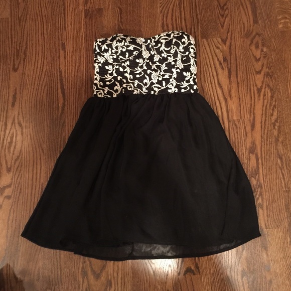Strapless black and white dress