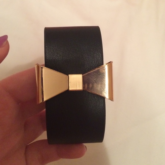Bracelet from tarte 2013 "off the cuff" pallet - Picture 1 of 3