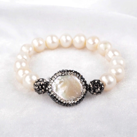 SOLD.   Natural Pearl Stretch Bracelet. - Picture 3 of 3
