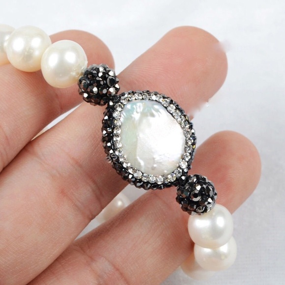 SOLD.   Natural Pearl Stretch Bracelet. - Picture 2 of 3