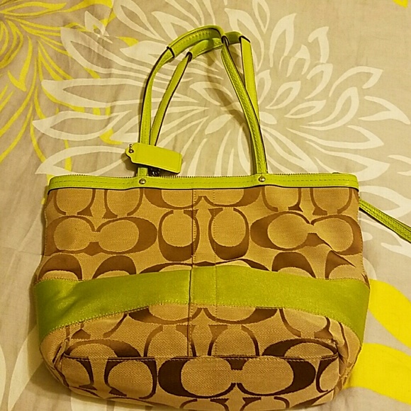 Coach Handbag authentic perfect for spring
