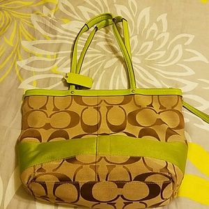 Coach Handbag authentic perfect for spring