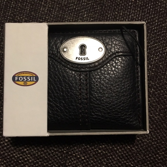 Flash sale!! NWT Fossil black Marlow Bifold wallet