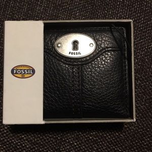 Flash sale!! NWT Fossil black Marlow Bifold wallet