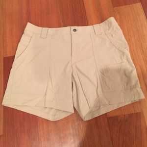 Lucy khaki nylon short