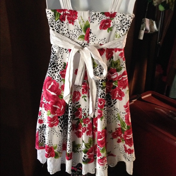 Floral Print Dress! - Picture 2 of 4