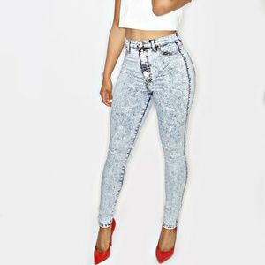 🎟️(Negotiable) Mid Waist, Acid Wash Jeans