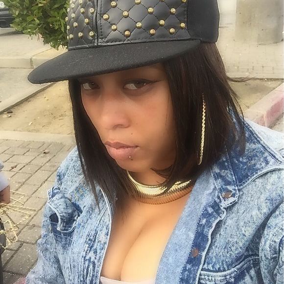 Meet your Posher, Mikhalia