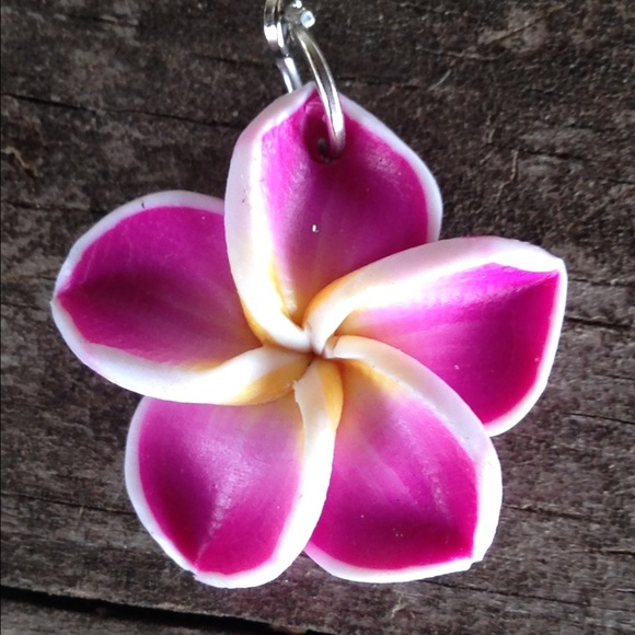 Magenta Hawaiian flower earrings - Picture 2 of 2