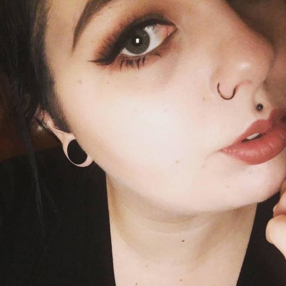 Meet your Posher, Kristin - Picture 1 of 1