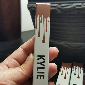 Kylie Metallic "Heir" Lipstick