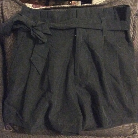 Black bow belted shorts