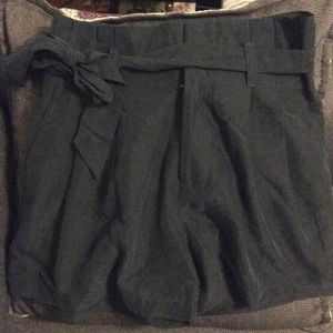 Black bow belted shorts