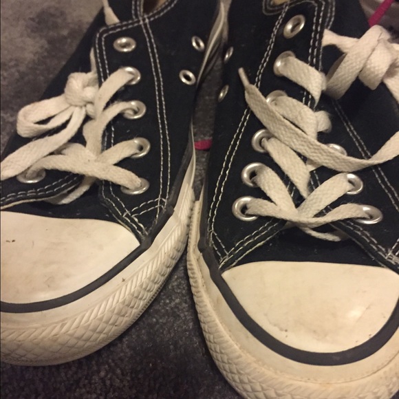 Converse shoes MEN SIZE 4 WOMAN 6