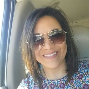 Meet your Posher, Elly