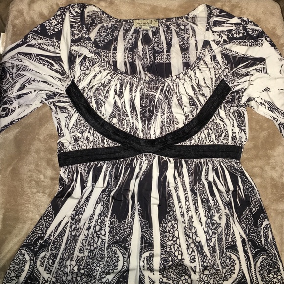 One World Top - Picture 3 of 4