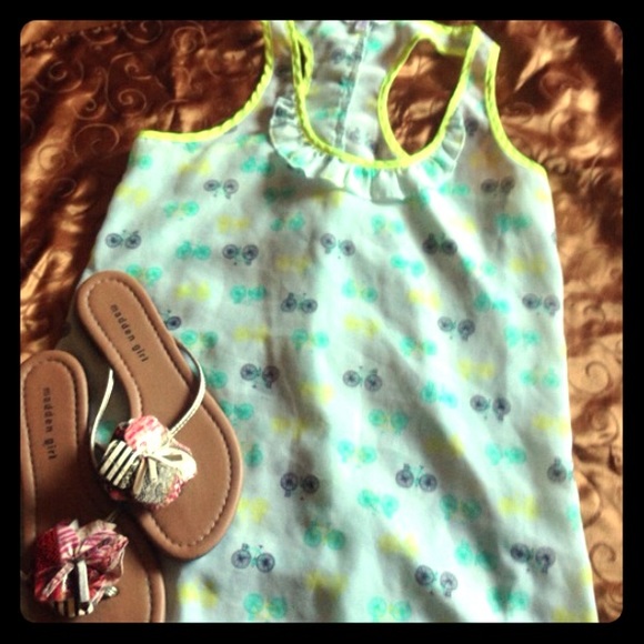 Sleeveless blouse