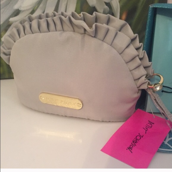 🚫Not Available 🆕Betsey Johnson Bridal Pouch - Picture 2 of 4
