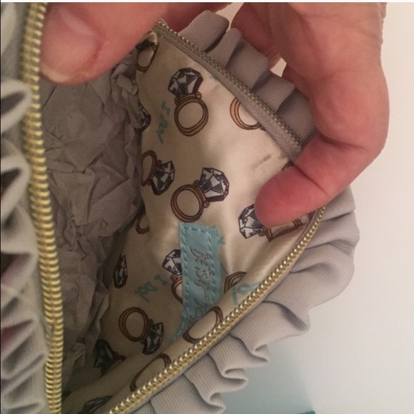 🚫Not Available 🆕Betsey Johnson Bridal Pouch - Picture 3 of 4