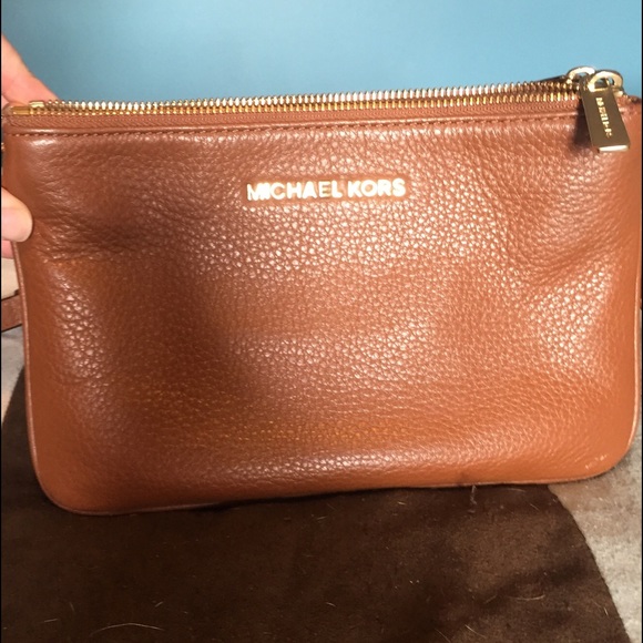 Michael Kors Handbags - Michael Kors Crossbody