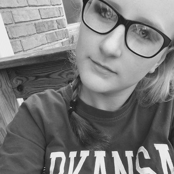 Meet your Posher, Kiersten - Picture 1 of 1