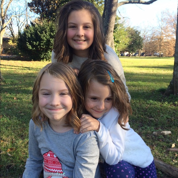 Hello everyone!  Glad you stopped by my closet🌟❤️ - Picture 6 of 7