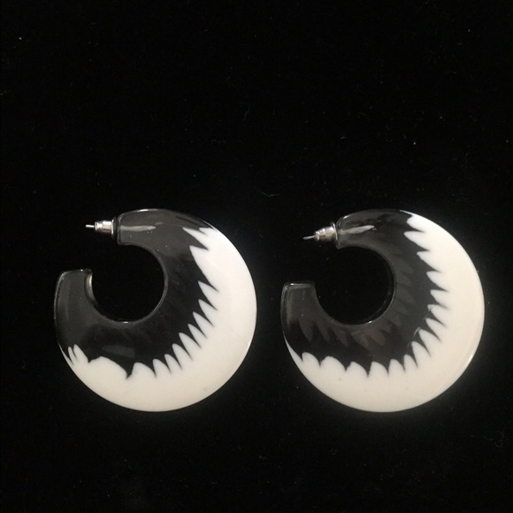 Vintage Jewelry - Vintage Earrings ~ Lucite Black, White & Clear