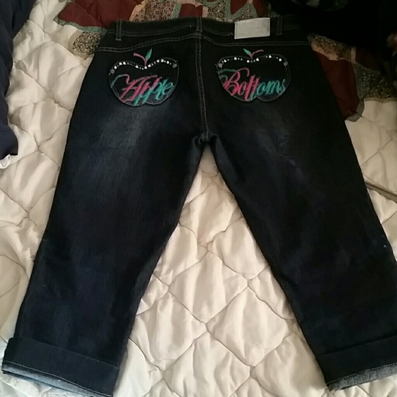 Apple bottom dark wash bli capris