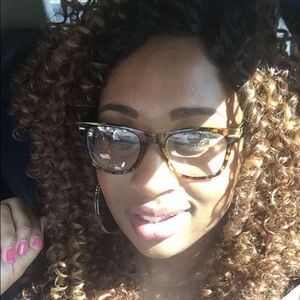 Meet your Posher, Raquel