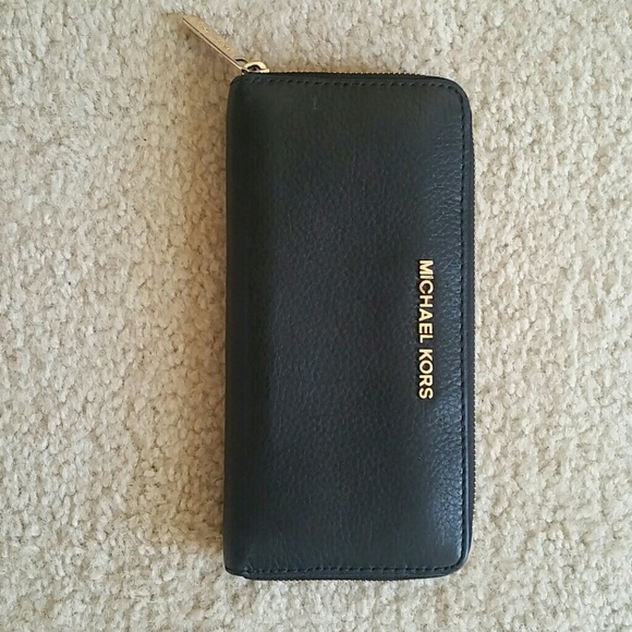 Black leather Michael Kors wallet