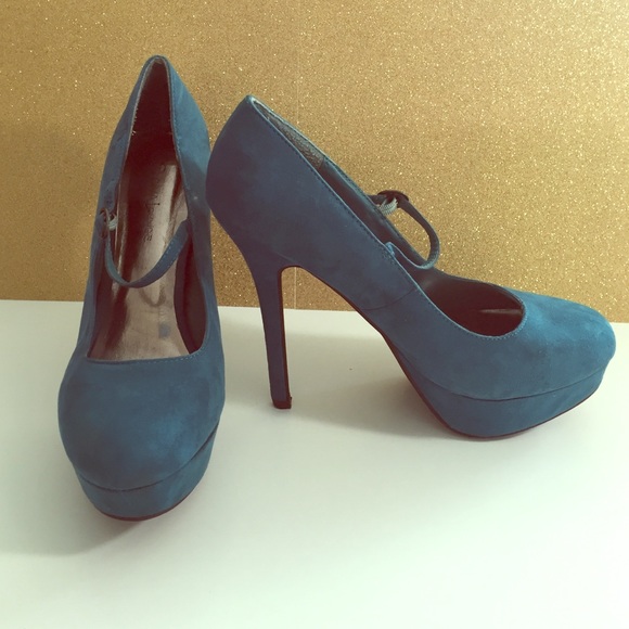 Dive lounge strap heels