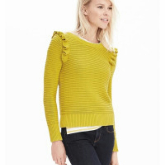 Looking for this sweater XS in white or yellow