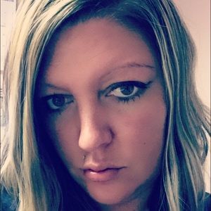 Meet your Posher, Leslie