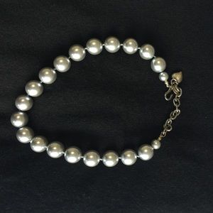 Grey pearl necklace