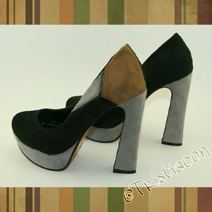 🔊🔊FINAL⬅⬅    New Block Heels Sz 8  NEW ITEM