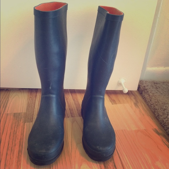 Size 9 tall navy rain boots
